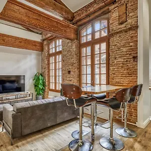 https://charming-and-luxury-flat-in-st-cyprien-district-in.midi-pyreneeshotels.com