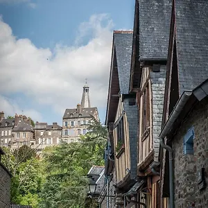  Bed & Breakfast Particulier Le Mercier De Montigny -une Nuit Sur Les Remparts- Francia