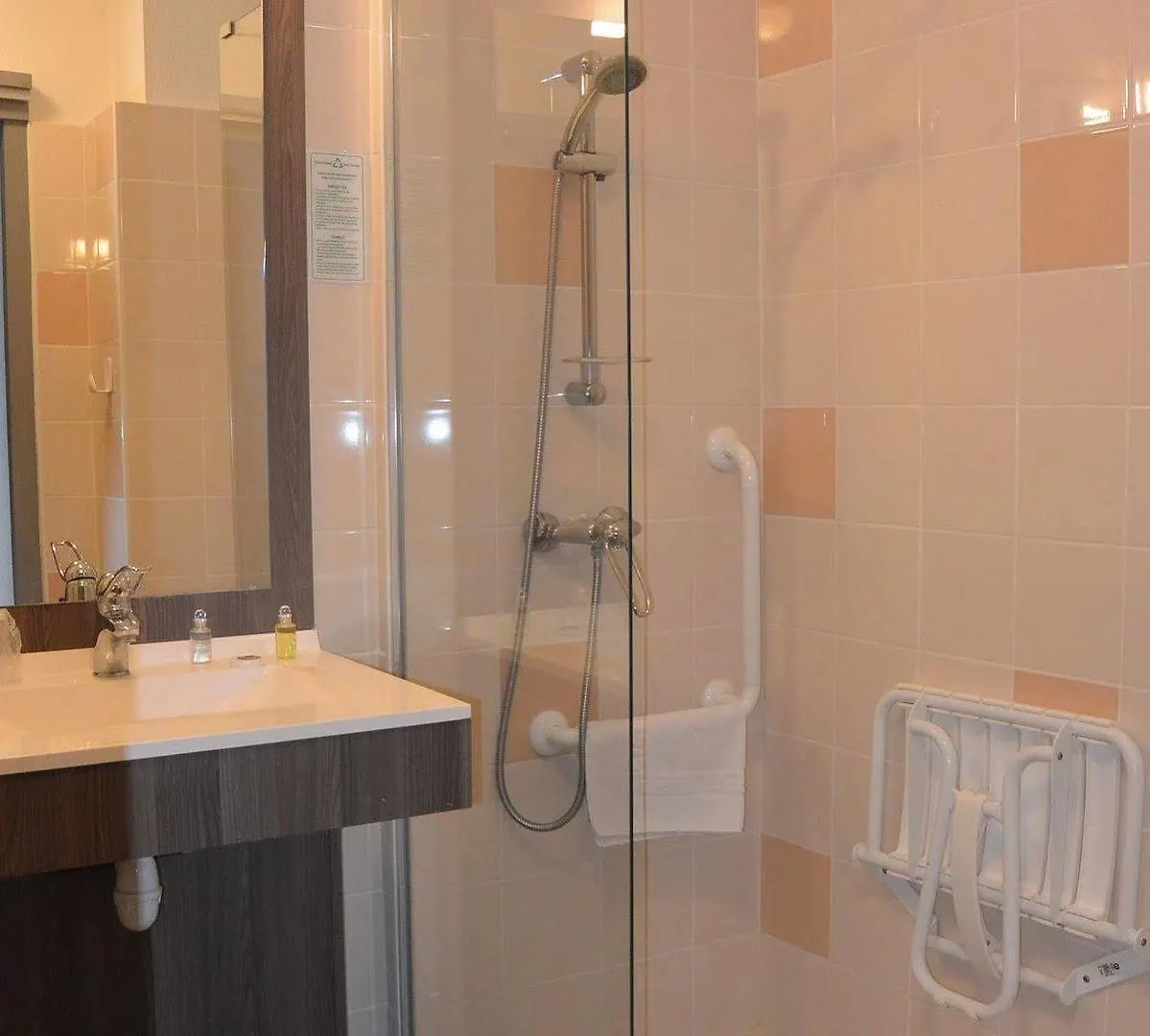 Kyriad Lyon Est - Genas Eurexpo Hotel